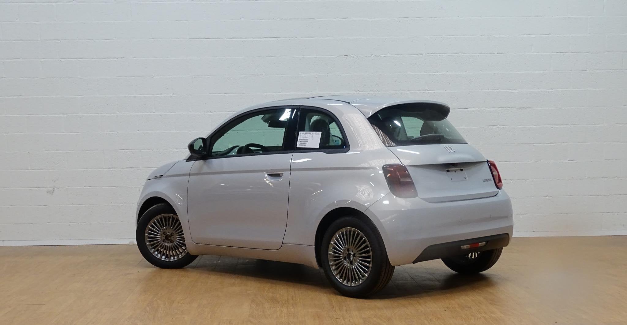 Fiat 500 1.0 Hybrid ICON +comfort pack+pano dak, Auto's, Voorwielaandrijving, 4 zetels, Gebruikt, Zwart