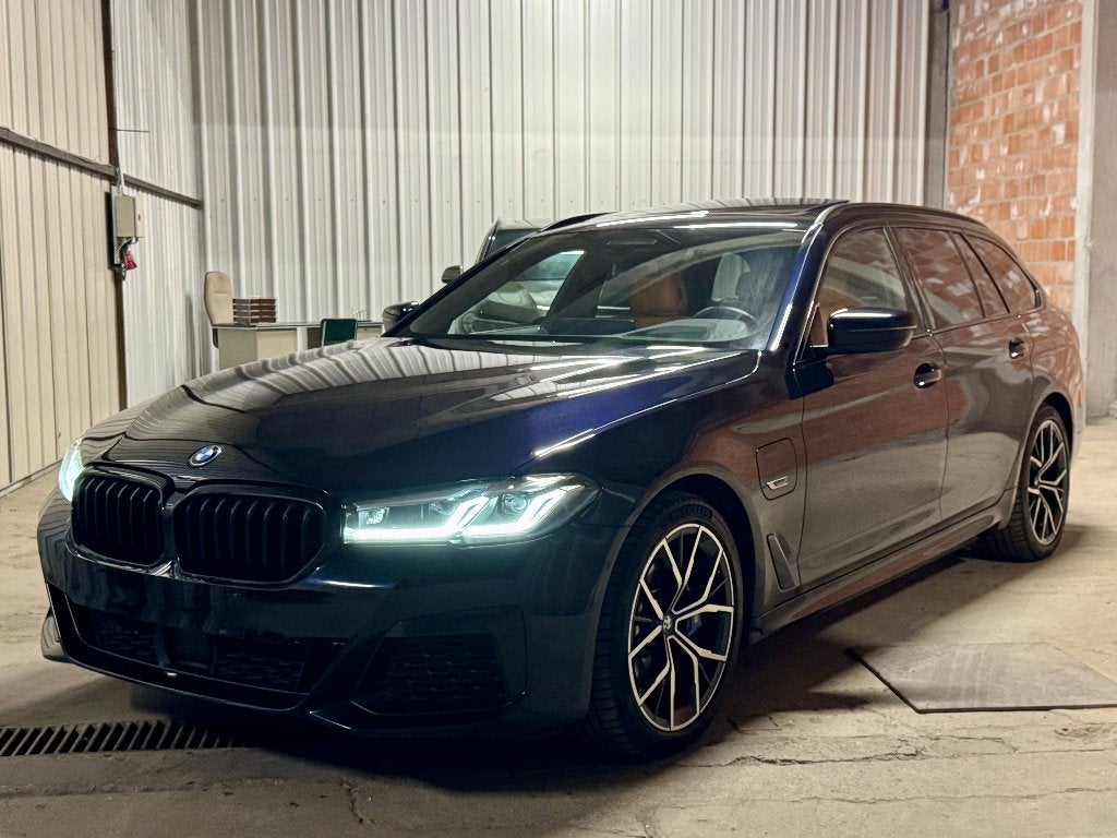 BMW 530e Touring M Pack/Pano/ACC/Trekhaak/HUD/Keyless, Auto's, Automaat, Achterwielaandrijving, 4 cilinders, Blauw