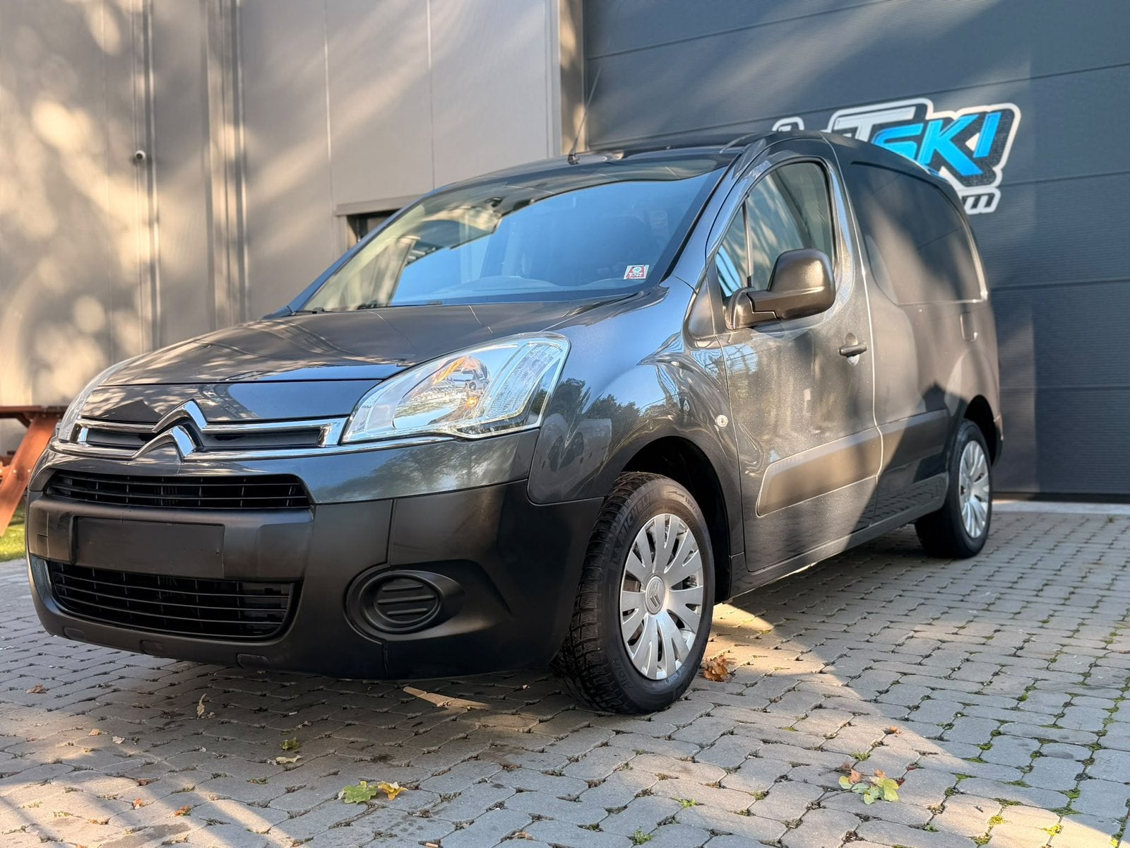 Citroen berlingo 1.6hdi|trekhaak|gvv|garantie|2zit|66kw|2013, Auto's, Voorwielaandrijving, Stof, Zwart, Citroën