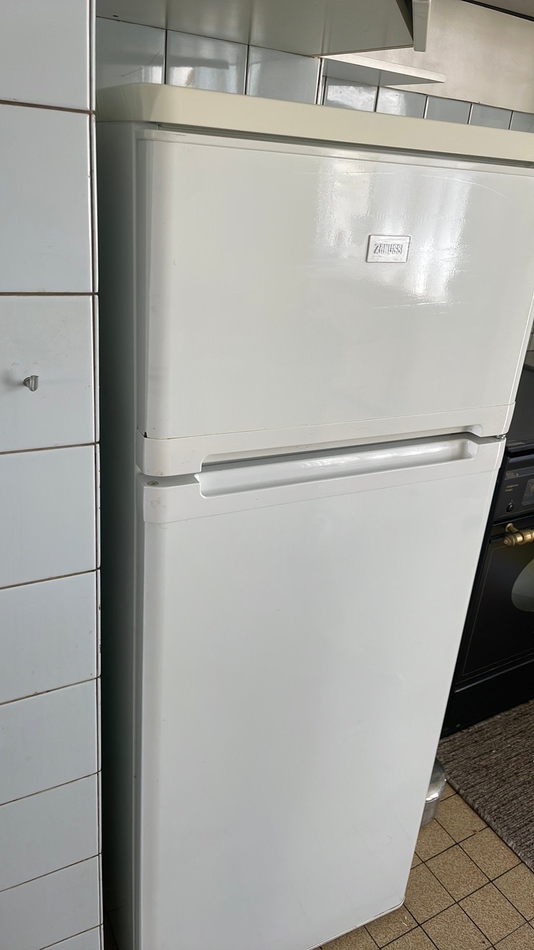 Frigo met diepvries bovenaan, Elektronische apparatuur, Koelkasten en IJskasten, Ophalen, Zo goed als nieuw
