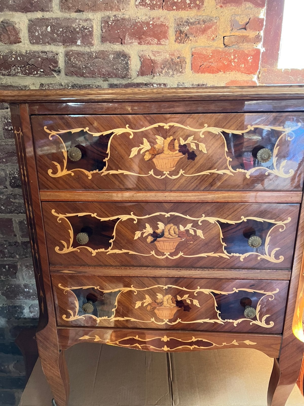 Antiek commode, Ophalen