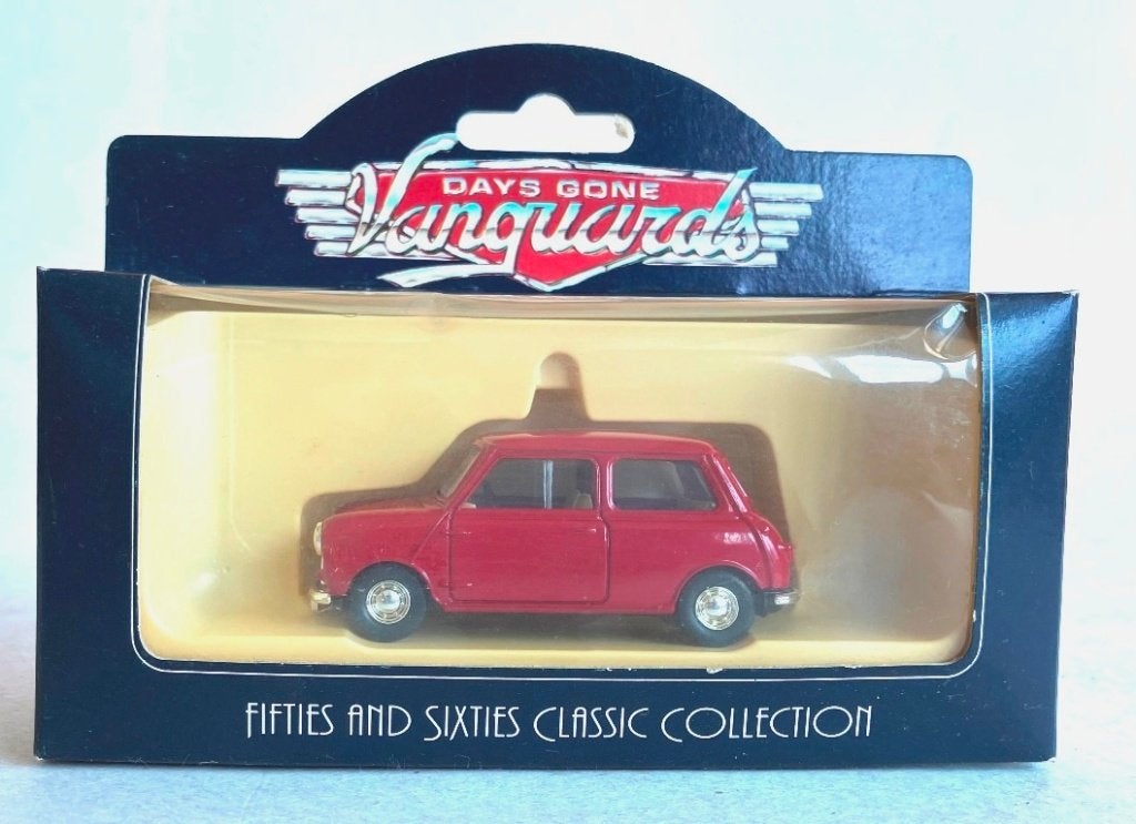 Mini Cooper rood Lledo Days Gone Vanguards VA74001., Hobby en Vrije tijd, Modelauto's | 1:43, Ophalen of Verzenden, Zo goed als nieuw