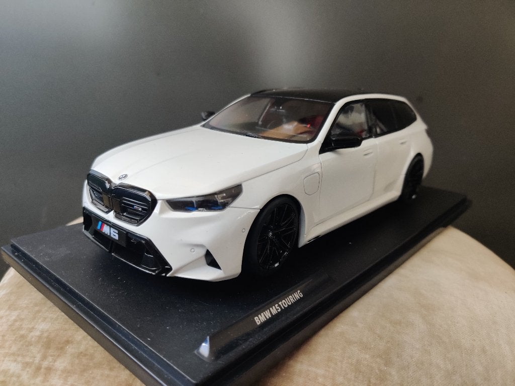 BMW M5 Touring Solido 1/18e neuve, en boîte., Enlèvement ou Envoi, Neuf, Voiture, Solido