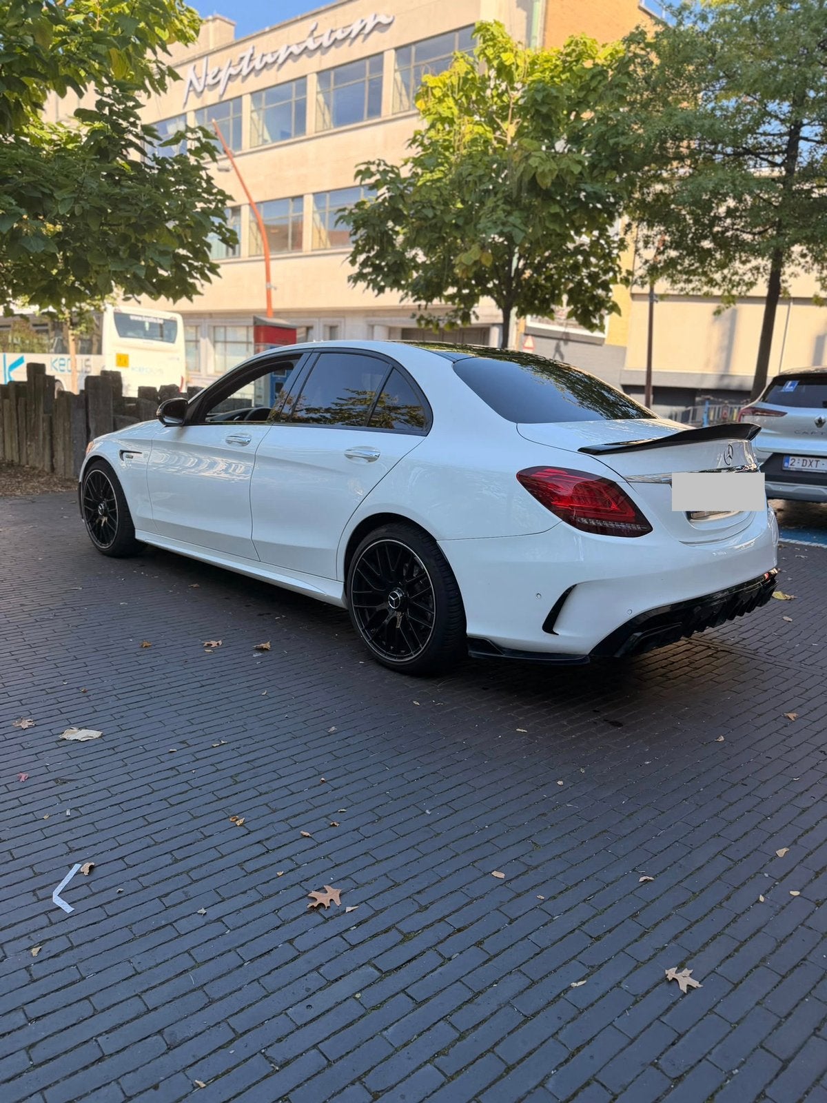 Prachtige Mercedes C300 (Hybride/Benzine) – Full AMG Styling, Automaat, 4 deurs, Achterwielaandrijving, Zwart