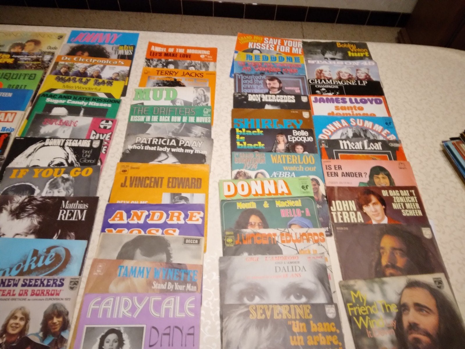 66 singles en 25 elpee's, Enlèvement