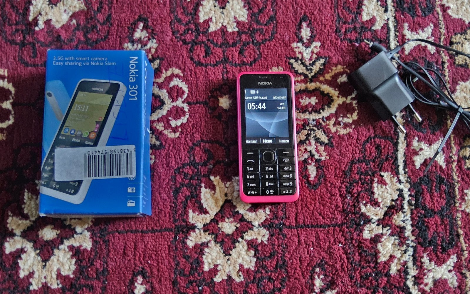 Nokia 301, bijna nieuwe met doos en accessoires, Telecommunicatie, Mobiele telefoons | Nokia, Ophalen of Verzenden