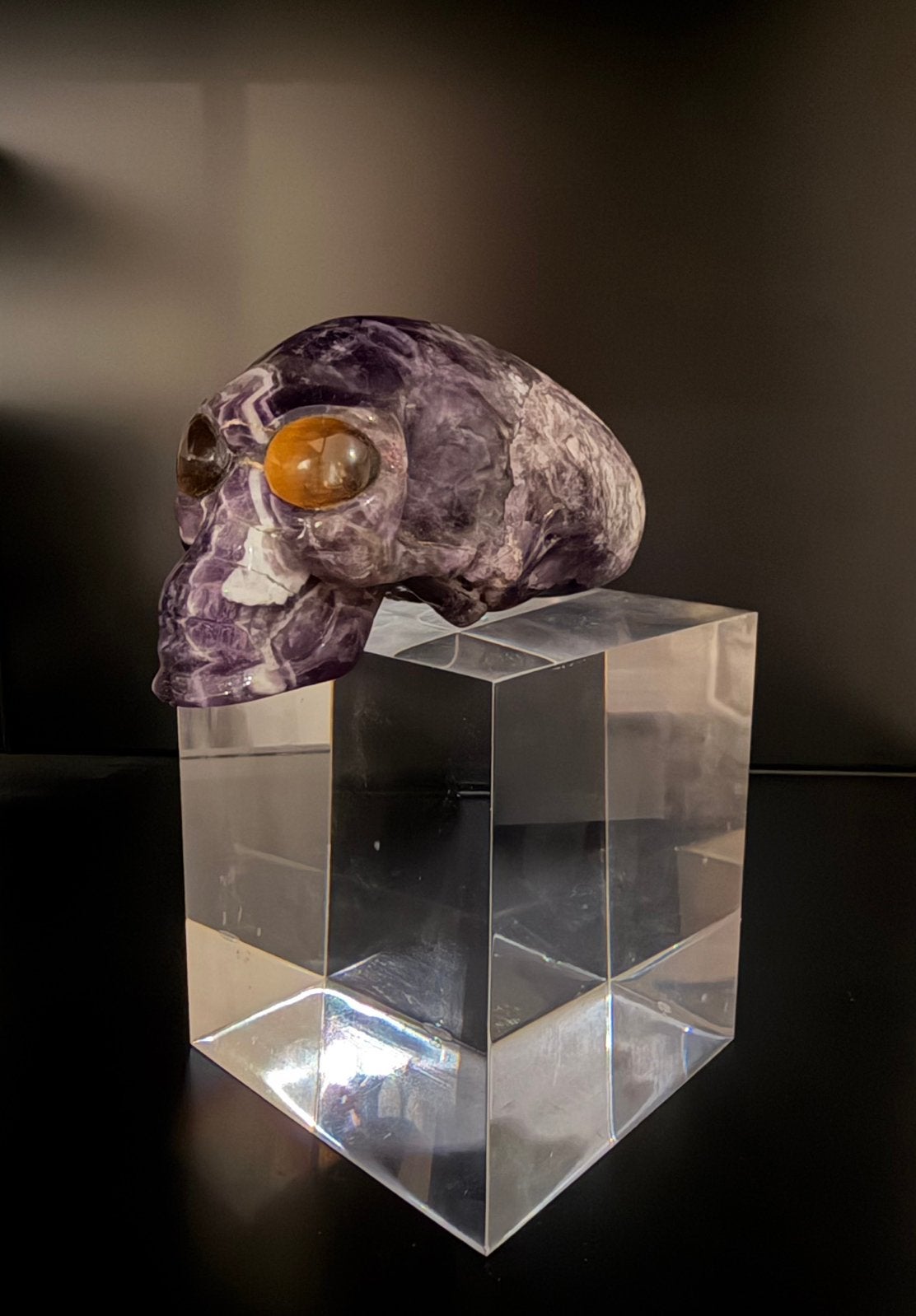 Incroyable sculpture de crâne en améthyste (pièce unique), Envoi, Sur socle, Pierre ou céramique, Autres types