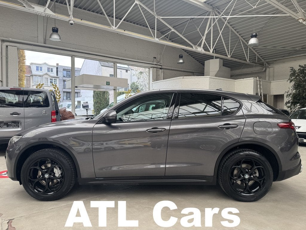 Alfa Romeo Stelvio 2.0 Super Q4 200c | Benzine | 4x4 | Autom, Auto's, Alfa Romeo, Automaat, Zwart, 4 cilinders, Leder