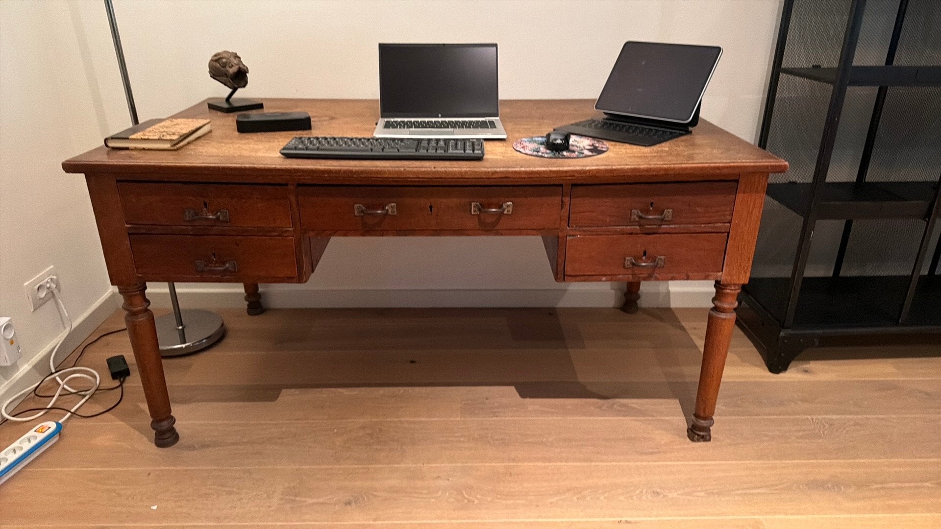 Voleiken klassiek bureau, Overige typen, Gebruikt, 149 cm, Bruin
