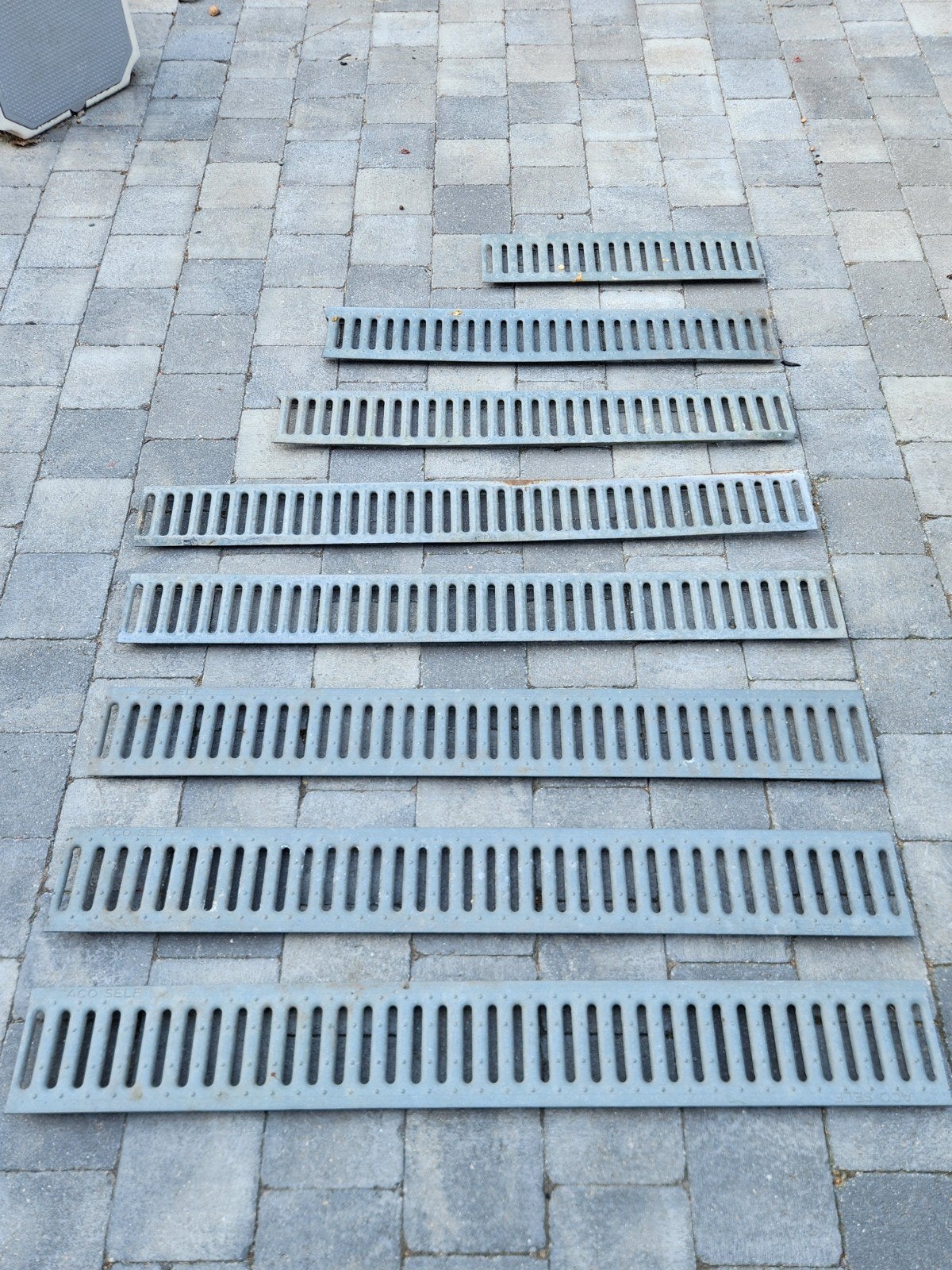 Canaux de drainage, terrasse, grill, parking, Enlèvement