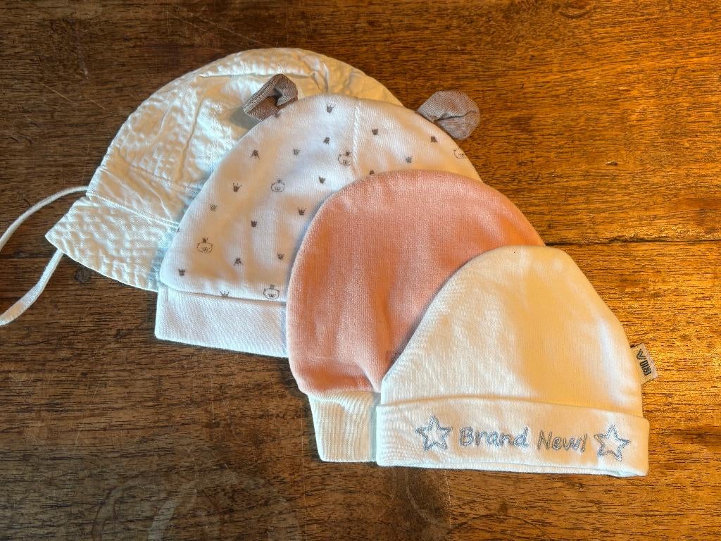 set Baby mutsje 0 - 3 maanden, Enfants & Bébés, Vêtements de bébé | Bonnets, Écharpes & Moufles, Enlèvement, Comme neuf, Bonnet