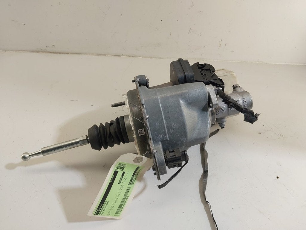 REMBEKRACHTIGER Audi RS 3 Sportback (8YA) (01-2021/-), Robert Bosch AG, Gebruikt, Audi, Robert-Bosch-Allee 1
74232  Abstatt, DE
