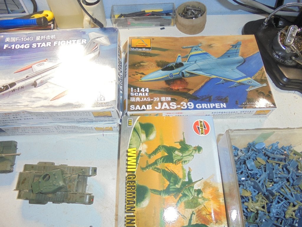 tanks +soldaatjes +vliegtuigen, Hobby en Vrije tijd, Ophalen of Verzenden, Zo goed als nieuw, Overige typen