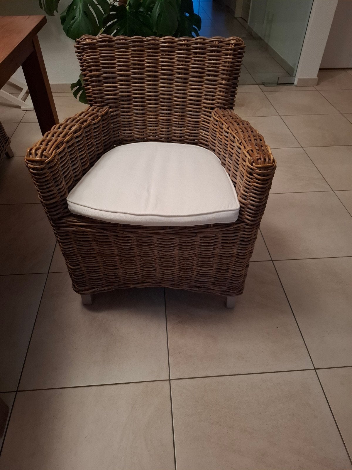 eettafel in teak met 4 rieten stoelen, Huis en Inrichting, Ophalen, Zo goed als nieuw, Landelijke stijl, 4 tot 6 stoelen