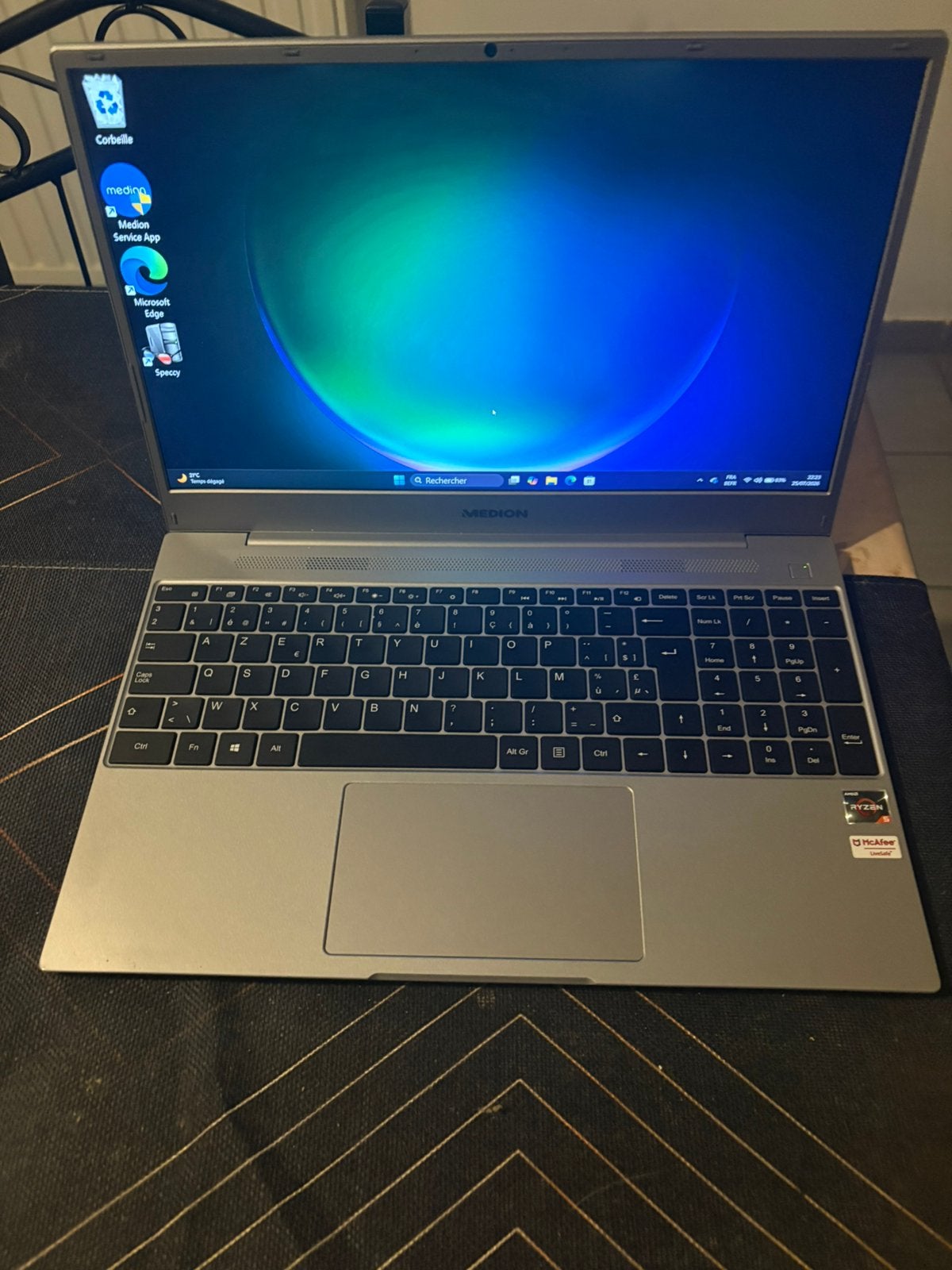 Medion Ryzen 5 3500U.Ram 16g SSD 512 vga AMD Vega 8, Ophalen, 15 inch, Zo goed als nieuw, SSD