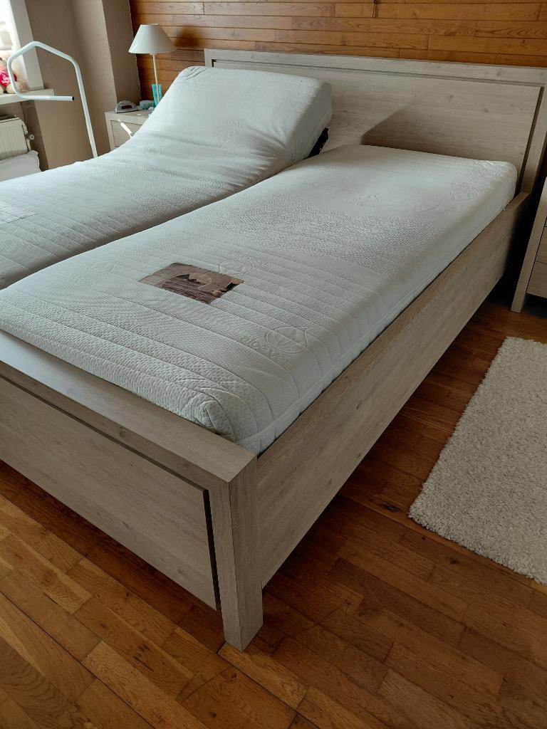BED + LATTENBODEM + MATRAS 1,8M x 2,1M, Bruin, 210 cm, Tweepersoons, 180 cm