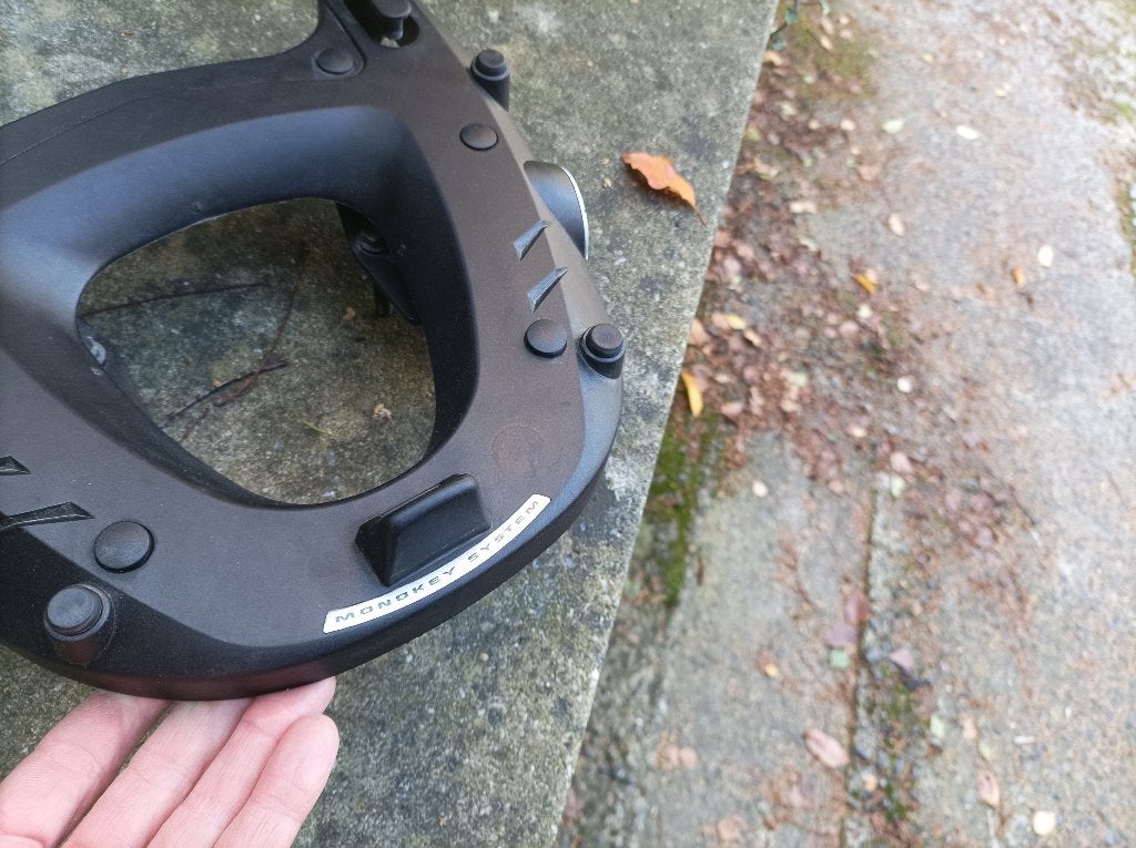 Plateau givi pour top case, Motos, Enlèvement, Utilisé