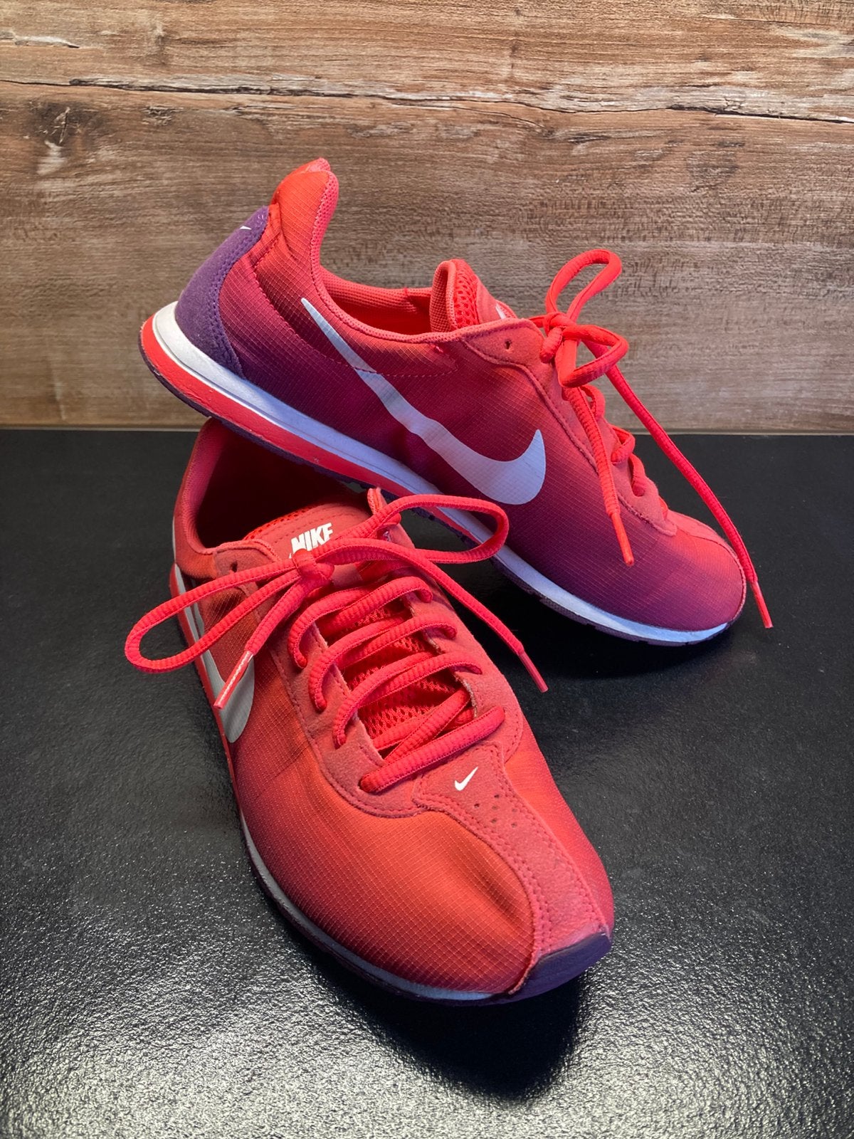 Nike Internationalist sneakers, Vêtements | Femmes, Chaussures, Rouge, Enlèvement ou Envoi, Sneakers et Baskets, Comme neuf