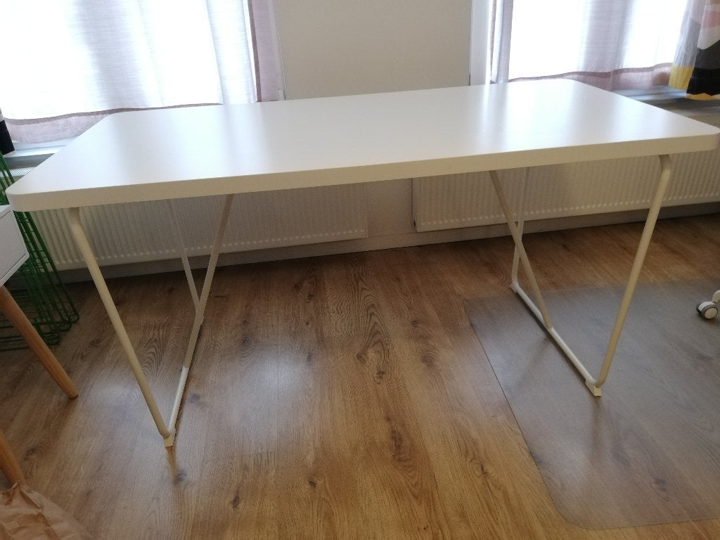 Witte eettafel van hout en staal, Huis en Inrichting, Gebruikt, 100 tot 150 cm, 50 tot 100 cm, Vier personen