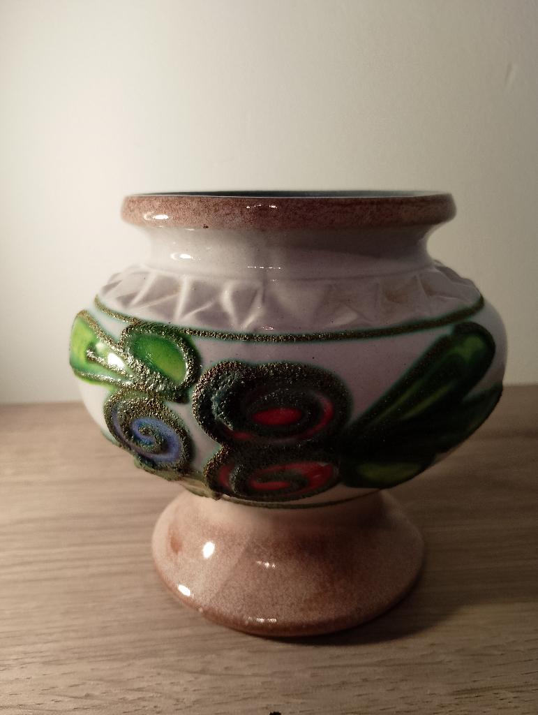 Vase strehla keramick RDA décor floral en relief 1960, Ophalen of Verzenden