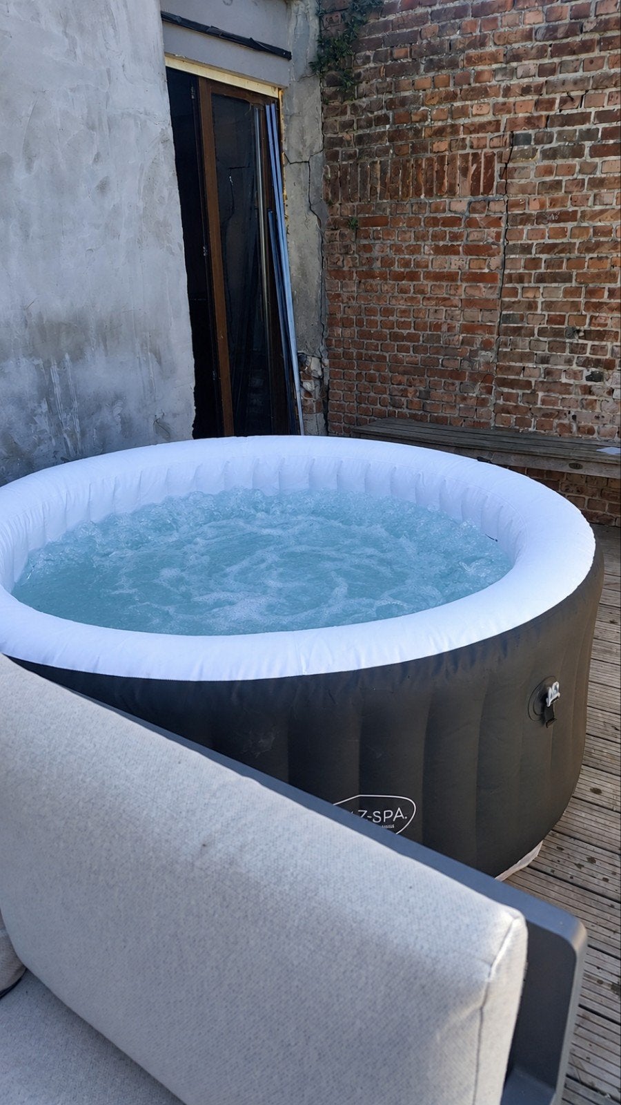 Jacuzzi Lay-Z-Spa Miami, Jardin & Terrasse, Bains à remous et Spas, Enlèvement, Comme neuf, Filtre, Fixé