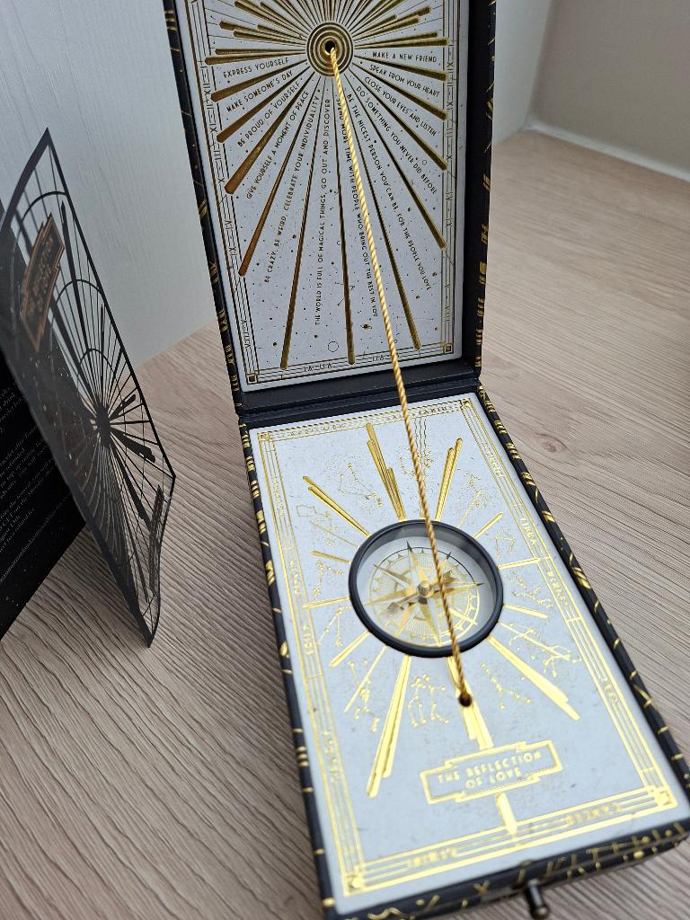 Tomorrowland box - 2020, Ophalen of Verzenden, Zo goed als nieuw, Overige typen