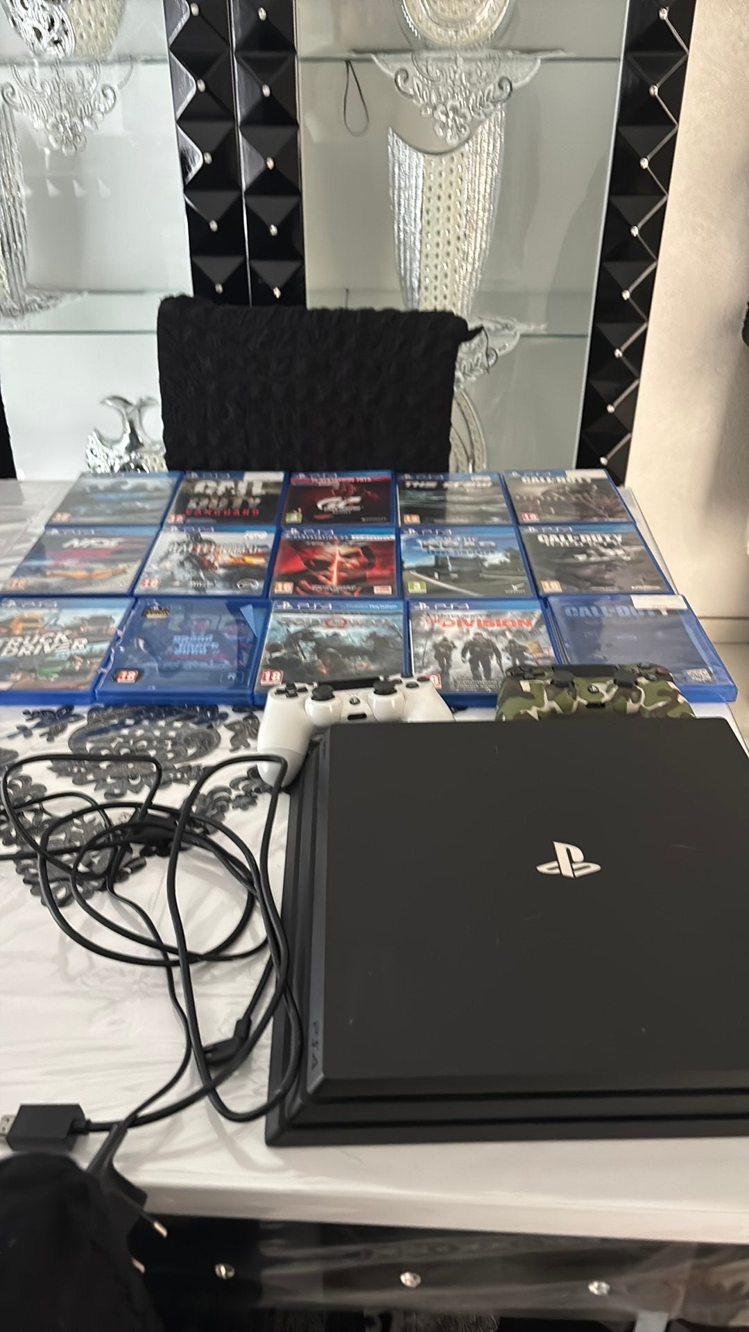 Ps4 met 15 games cd 2 controllers ale kabels erbij, Games en Spelcomputers, Spelcomputers | Sony PlayStation 4, Ophalen, Met 2 controllers