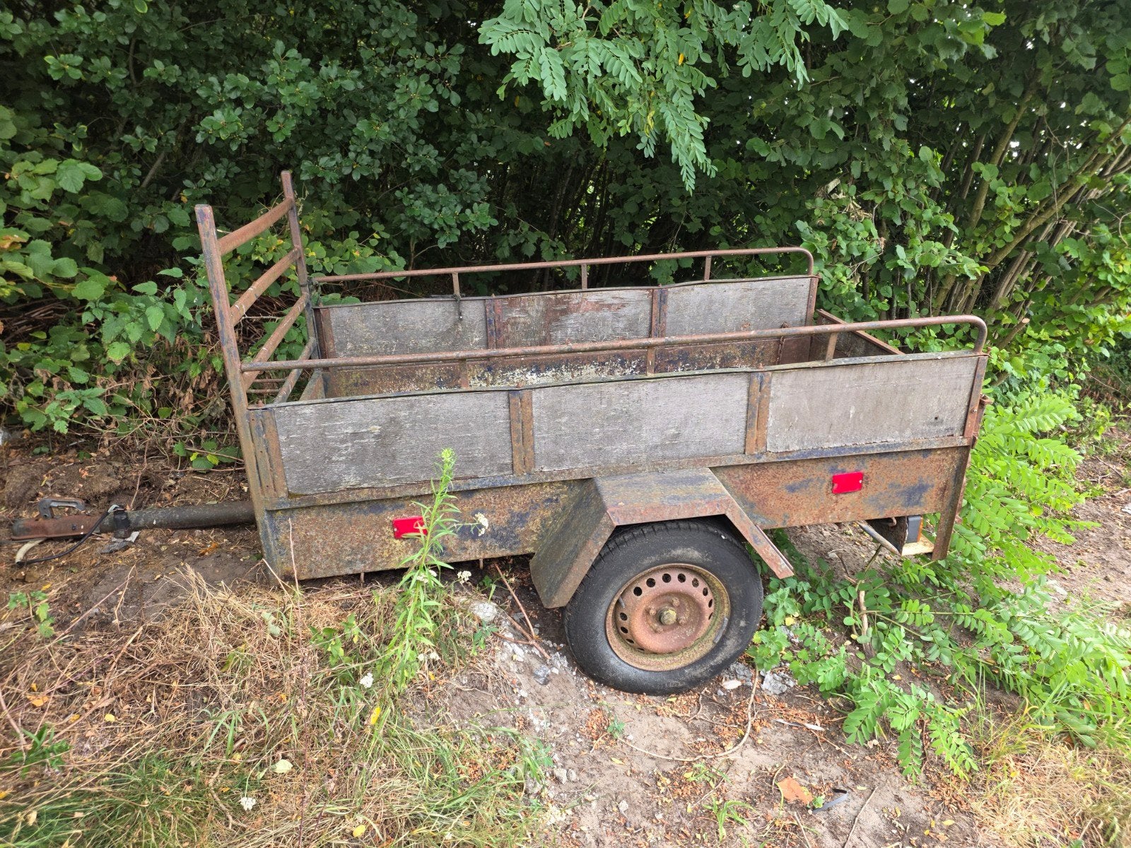 Aanhangwagen voor opmaak., Ophalen