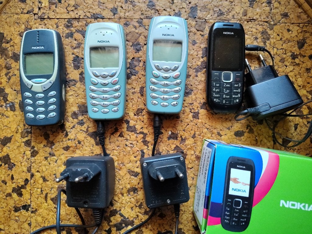 4 GSM Nokia - 3410 - 3310 - 1616, Classique ou Candybar, Clavier physique, Enlèvement, Utilisé