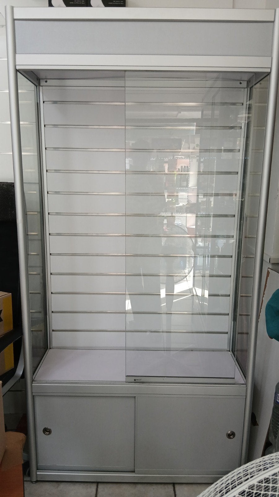 Vitrine professionnelle à fond rainuré, Maison & Meubles, Enlèvement