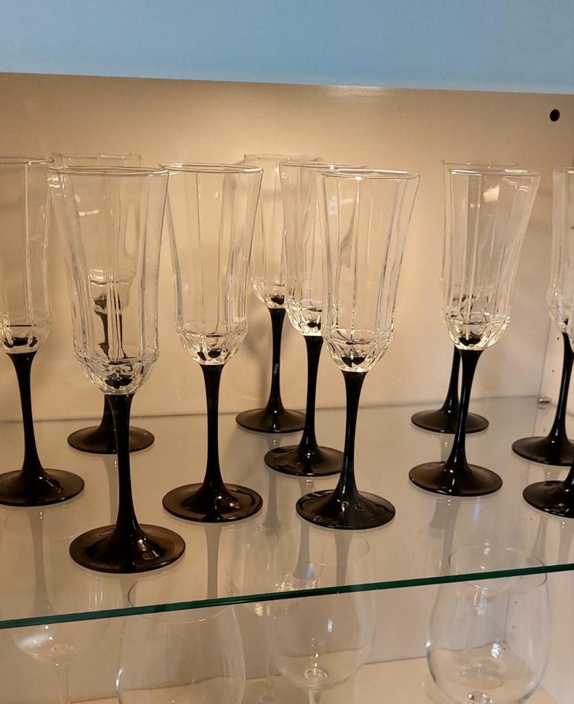 Flûtes de champagne., Enlèvement
