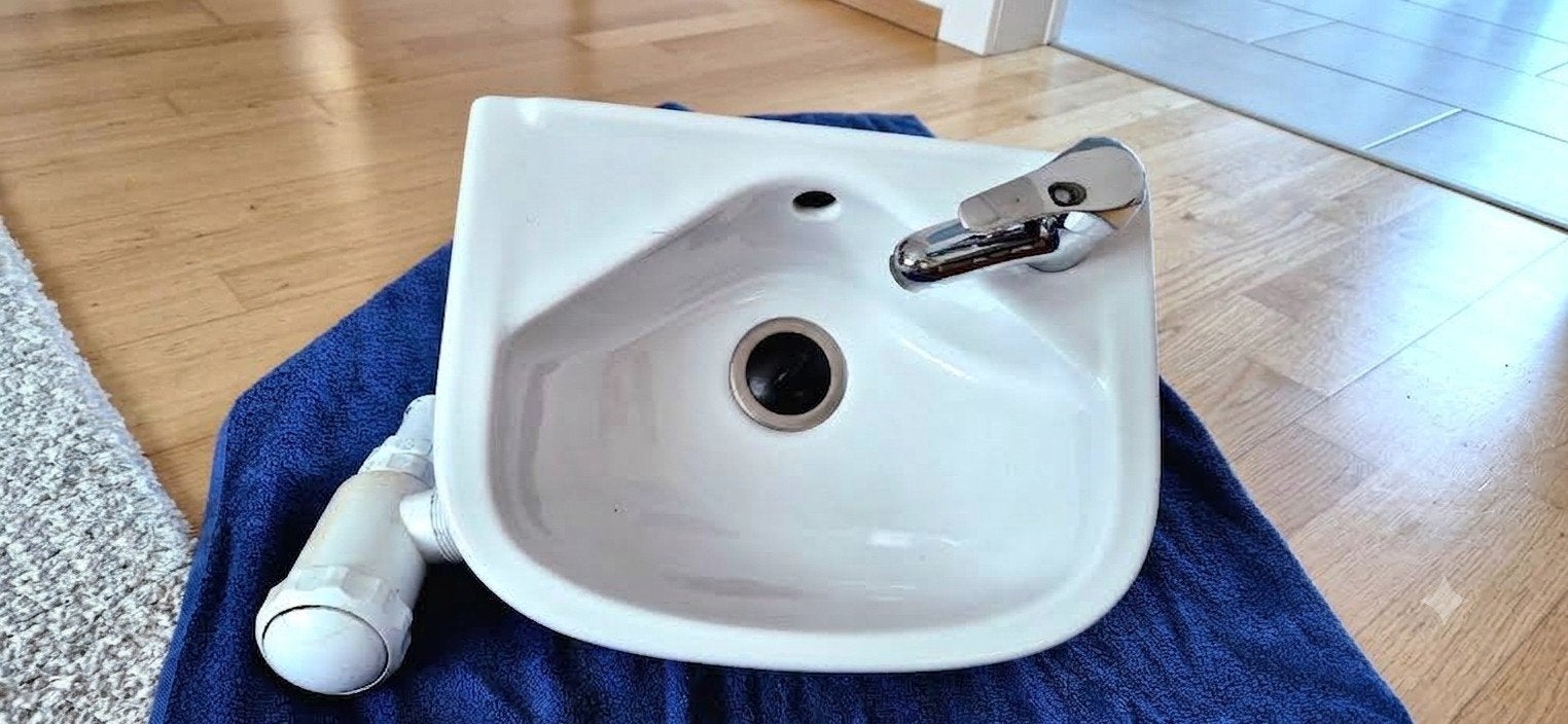 Lavabo met kraan en sifon, Ophalen, Zo goed als nieuw, Chroom, Kraan