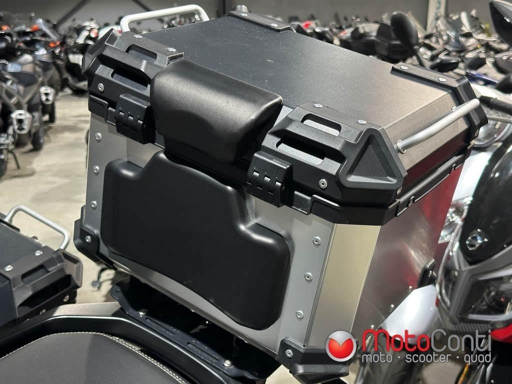 QJ MOTOR SRT 700SX 2024 [4050 km], Motoren, 700 cc, 2 cilinders, Nieuw, Bedrijf