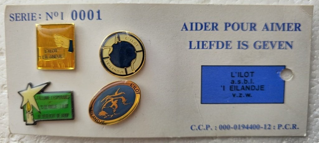 4 PINS SOLIDARITE, Envoi, Neuf, Autres sujets/thèmes