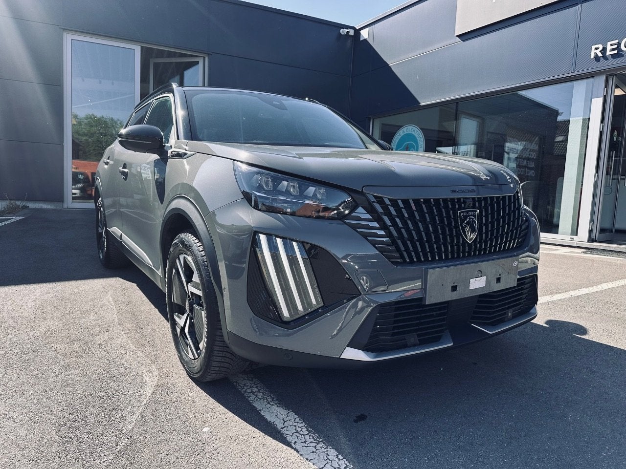 Peugeot 2008 GT MILD HYBRID MHEV (bj 2025, automaat), Auto's, Gebruikt, 136 pk, Bedrijf, 111 g/km