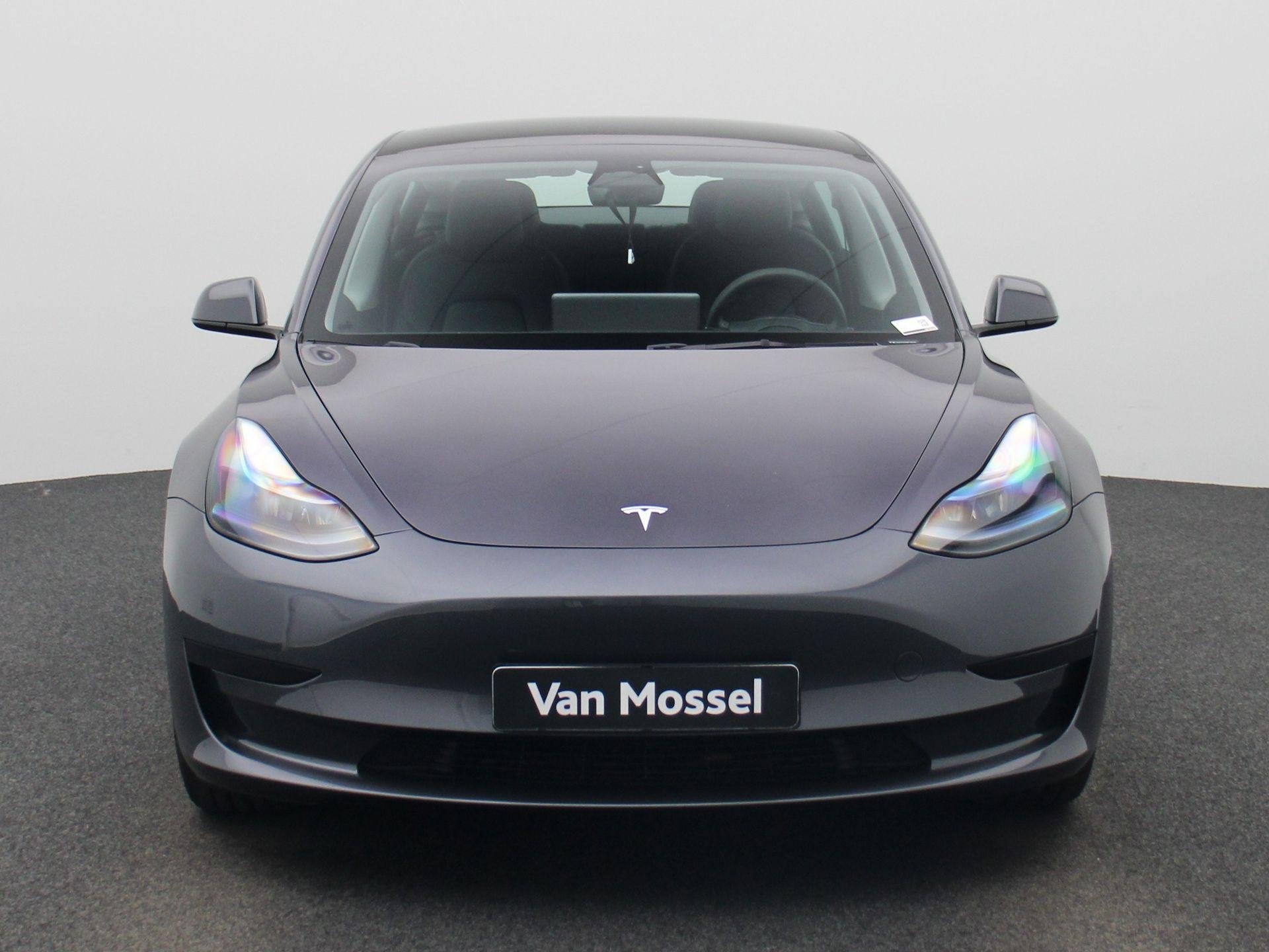 Tesla Model 3 Standard Range Autopilot (automatique), Autos, Tesla, 50 kWh, Argent ou Gris, Achat, 1611 kg