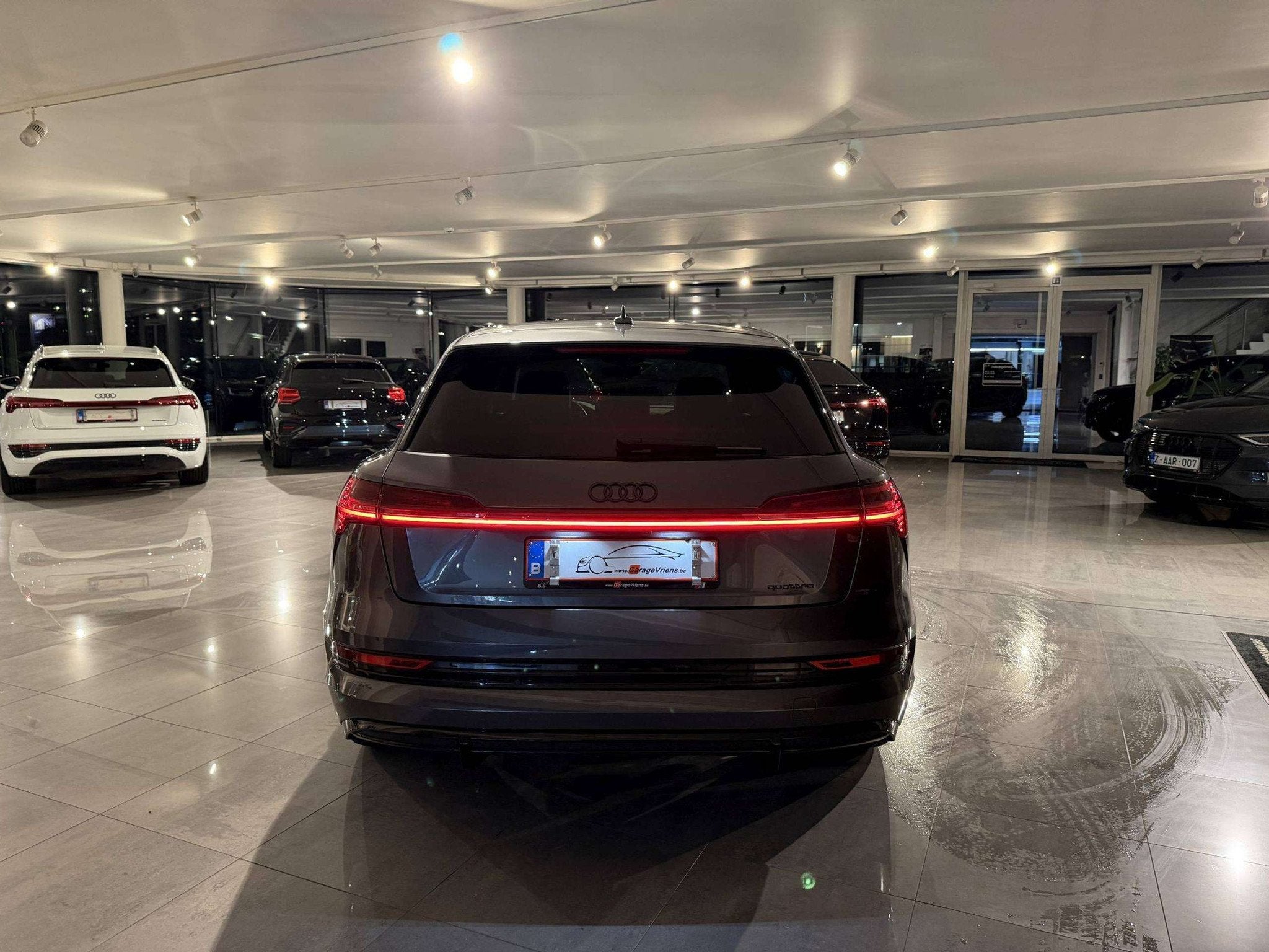 Audi Q8 e-tron SOLD BIJ GARAGE VRIENS YVES BV!, Cuir, Argent ou Gris, Achat, 408 ch