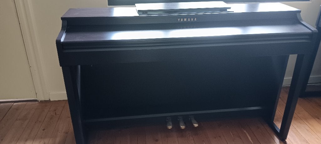 Piano te koop, Muziek en Instrumenten, Ophalen, Gebruikt, Bruin, Digitaal