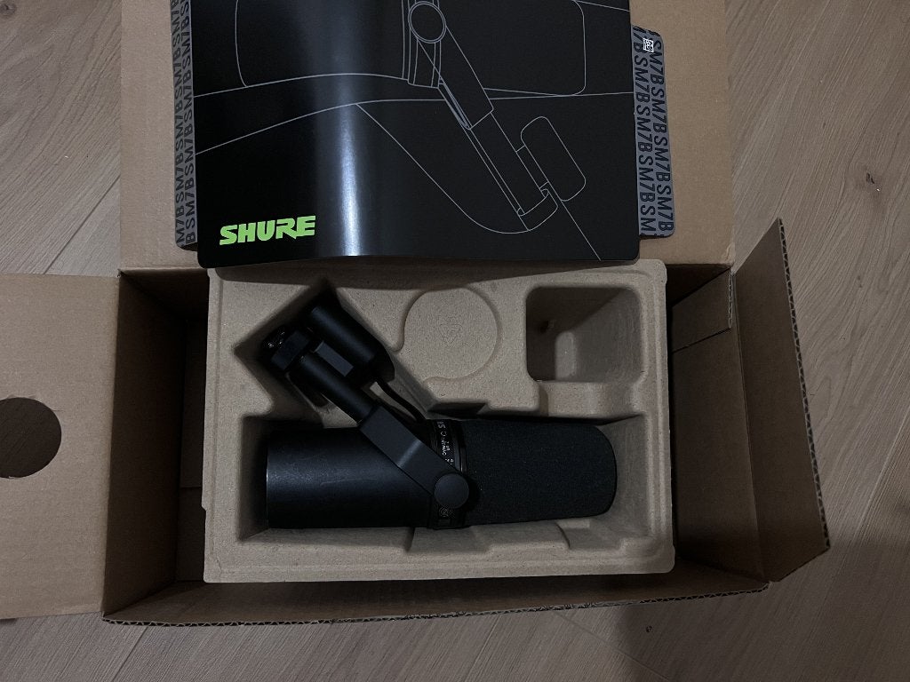 Shure SM7B + Préampli Triton Audio FetHead (Boîte d'origine), Enlèvement ou Envoi, Comme neuf, Micro studio