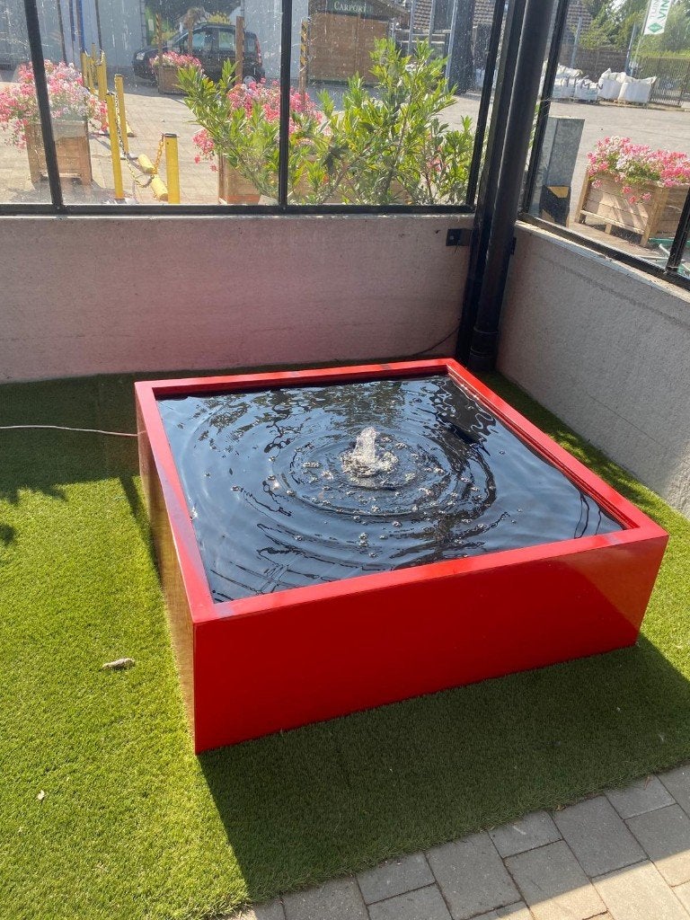 Watertafel vierkant, Ophalen, Zo goed als nieuw