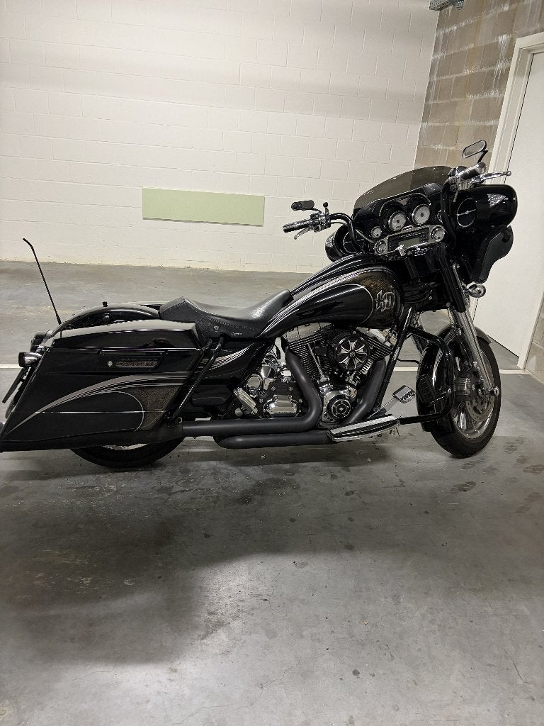 Harley Davidson Street Glide entièrement personnalisée, Motos, 1600 cm³, Occasion, Chopper, 2 cylindres