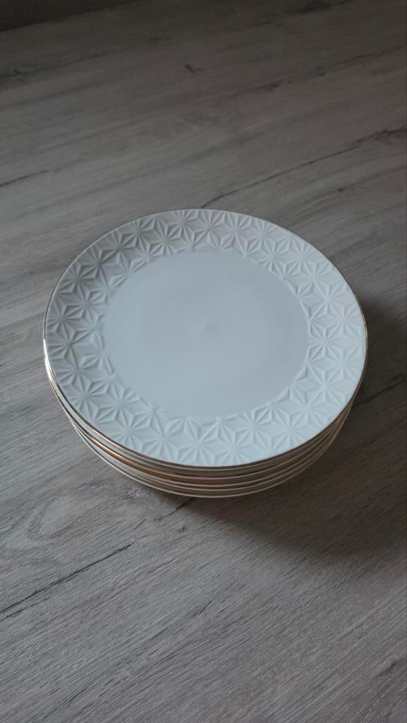 6 witte borden met motief en gouden rand, Huis en Inrichting, Ophalen, Bord(en)