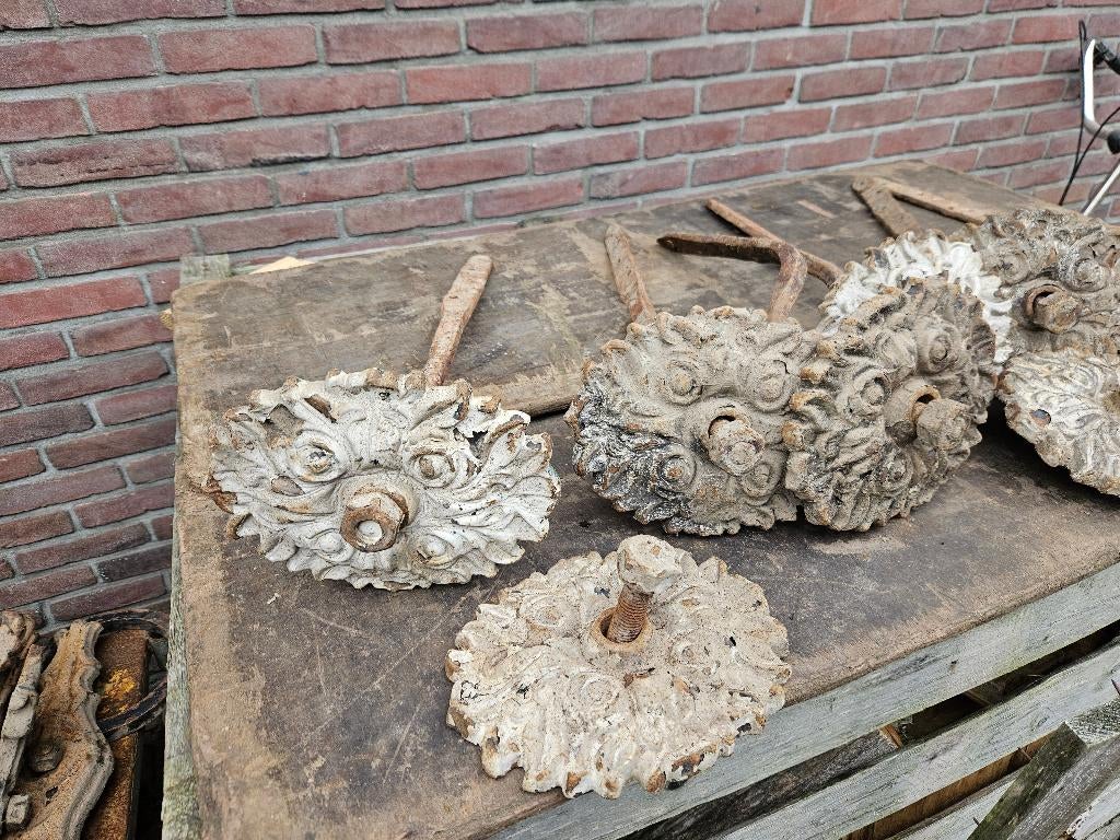 8 x gietijzeren muuranker Hoog 24 cm Breed 18 cm, Ophalen, Zo goed als nieuw