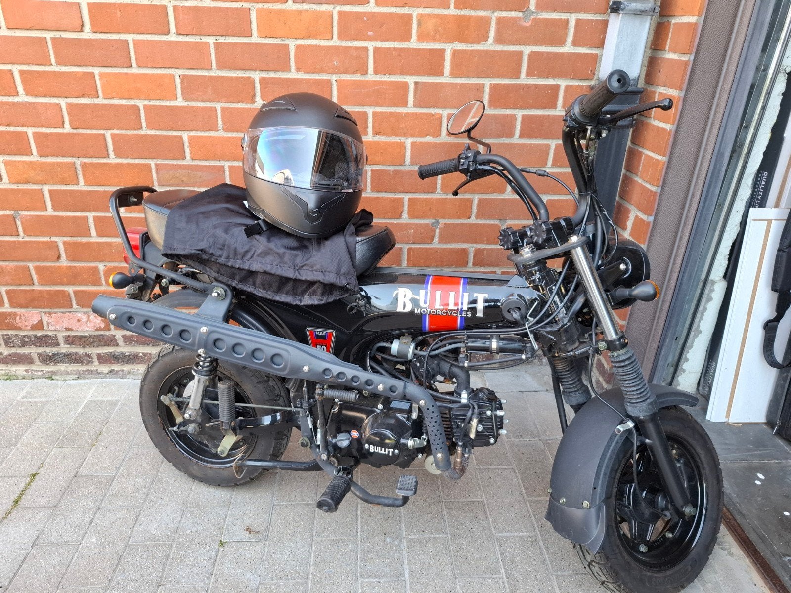Dax Bullit + nieuwe helm, Vélos & Vélomoteurs, Cyclomoteurs | Marques Autre, Enlèvement
