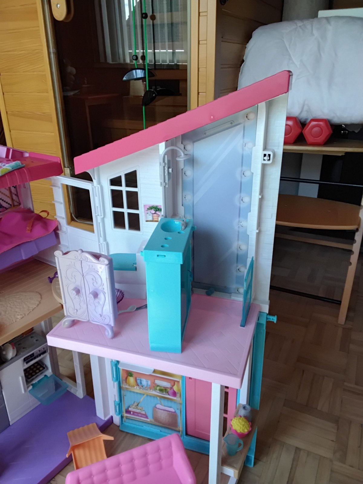 Barbiehuis met poppen assesoires., Verzamelen, Ophalen, Gebruikt, Poppenhuis