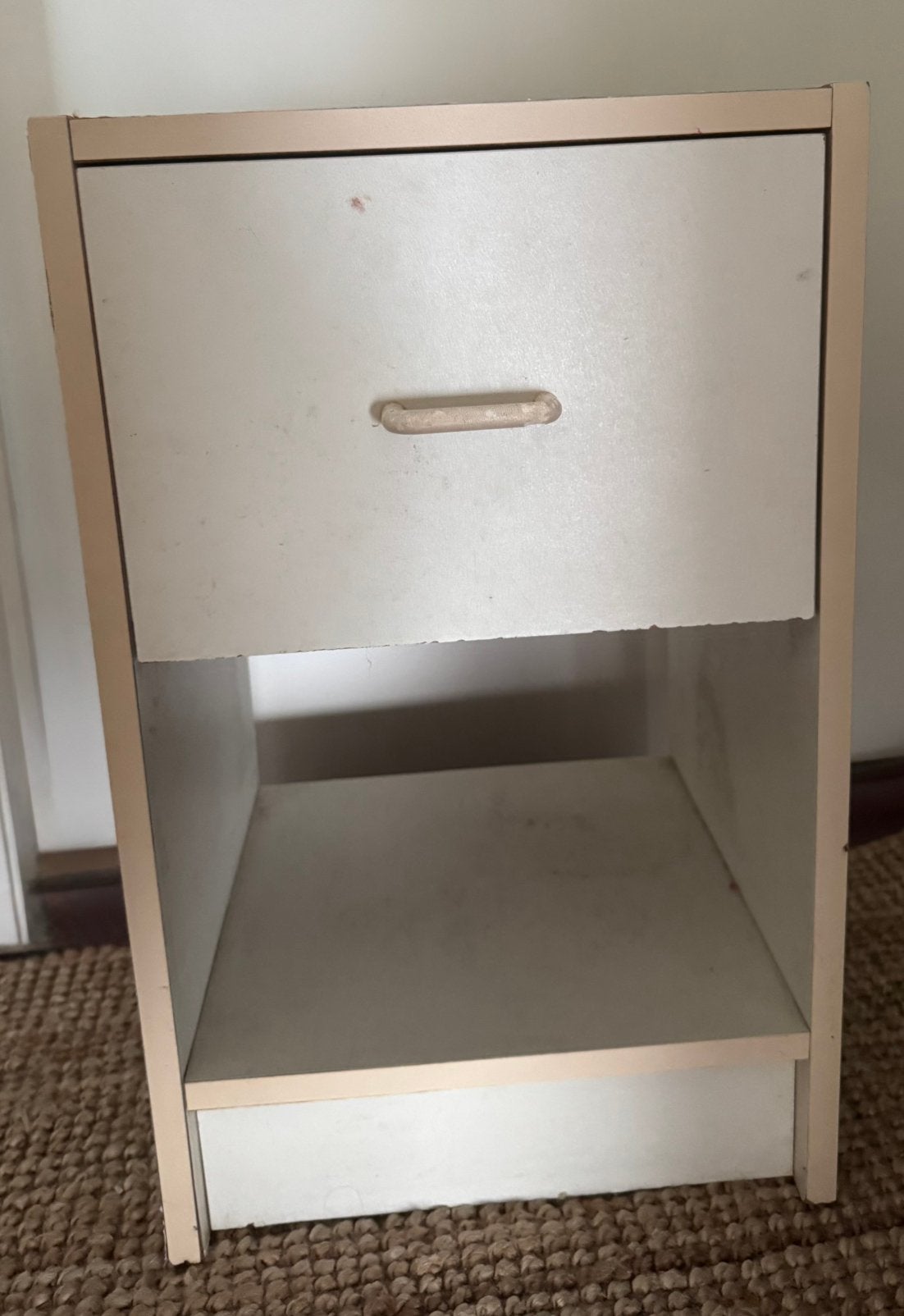Table de chevet blanche, Maison & Meubles, Chambre à coucher | Tables de chevet, Enlèvement, Utilisé