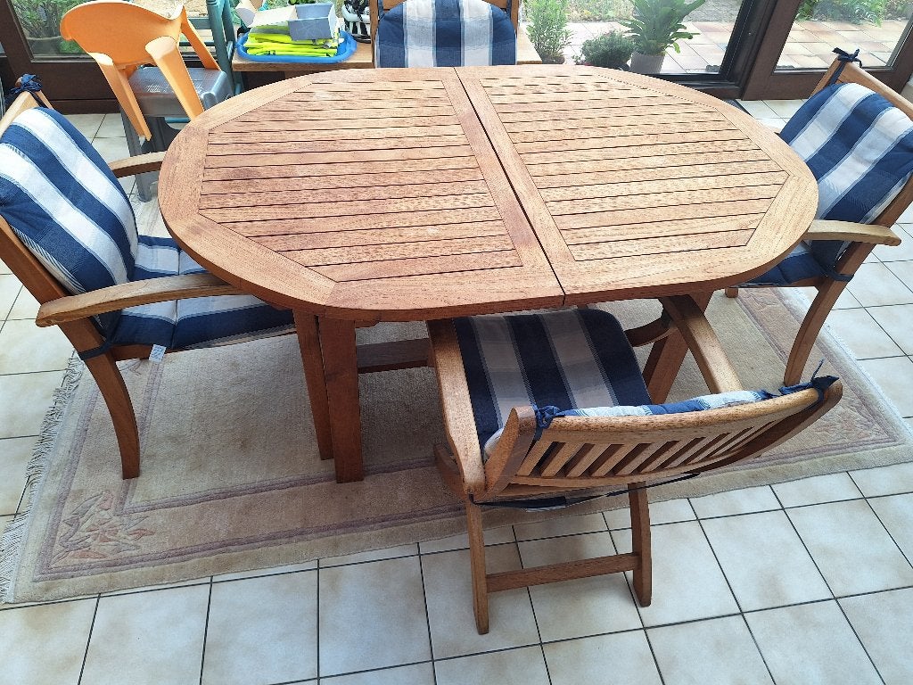 Tuintafel en vier stoelen in teak, Tuin en Terras, Ophalen, Zo goed als nieuw, Ovaal, Teakhout