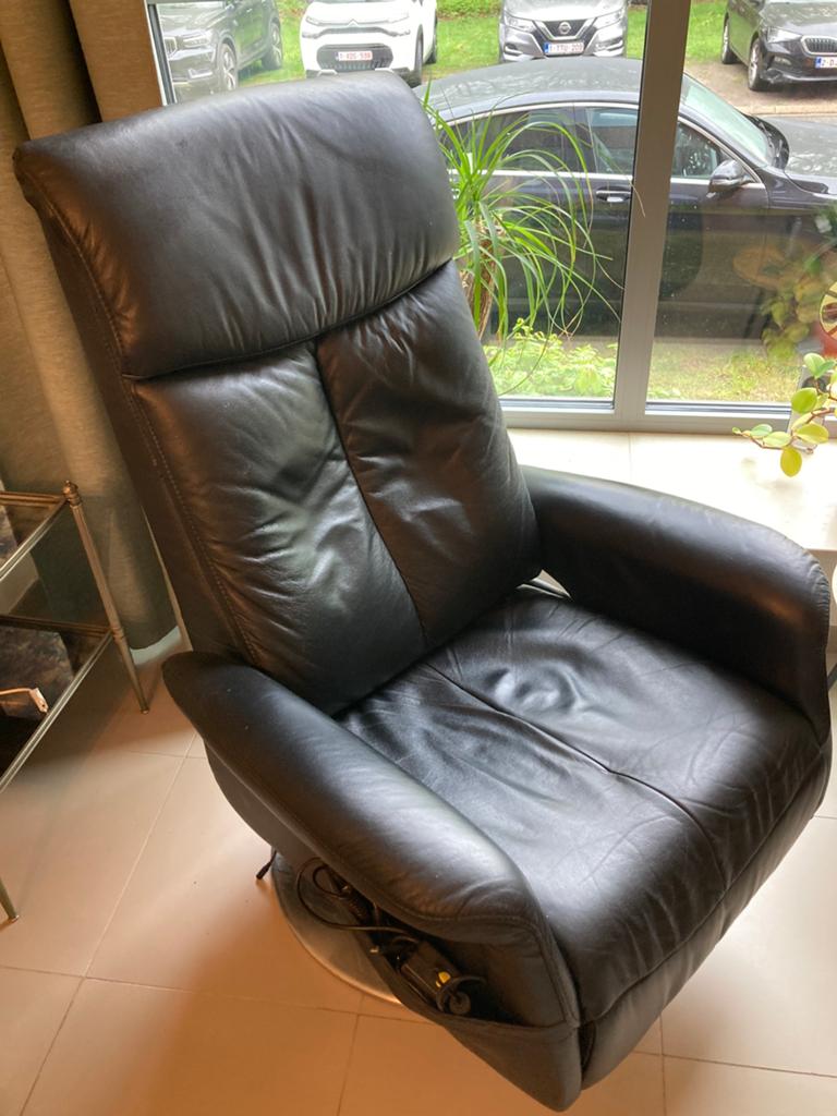 Zwarte leren elektrische relaxzetel, Huis en Inrichting, Fauteuils, Ophalen, Zo goed als nieuw, Leer