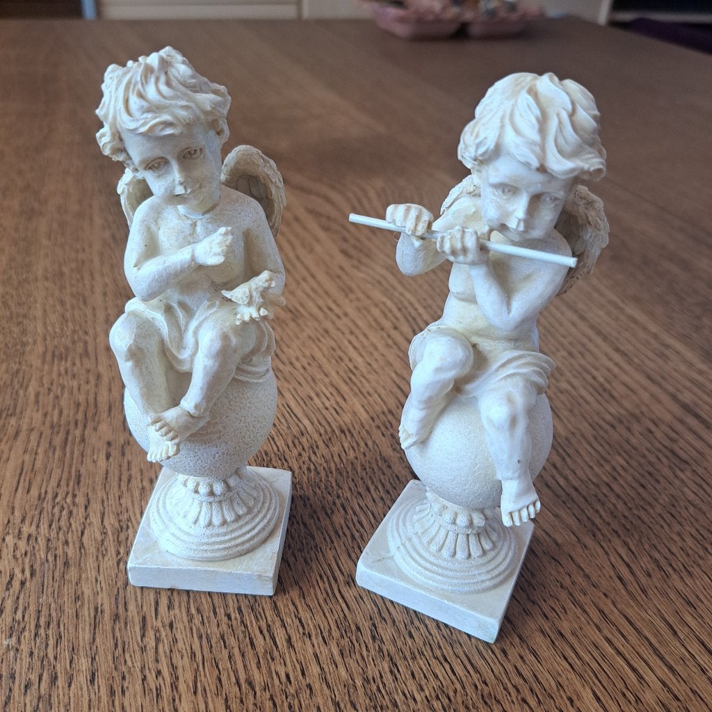 Set van twee decoratieve cherubijnbeelden (engeltjes)., Ophalen of Verzenden, Zo goed als nieuw, Religie