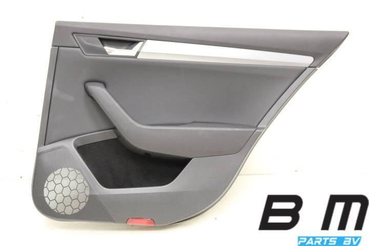 Deurpaneel RA (bijrijderskant) Skoda Superb, Gebruikt